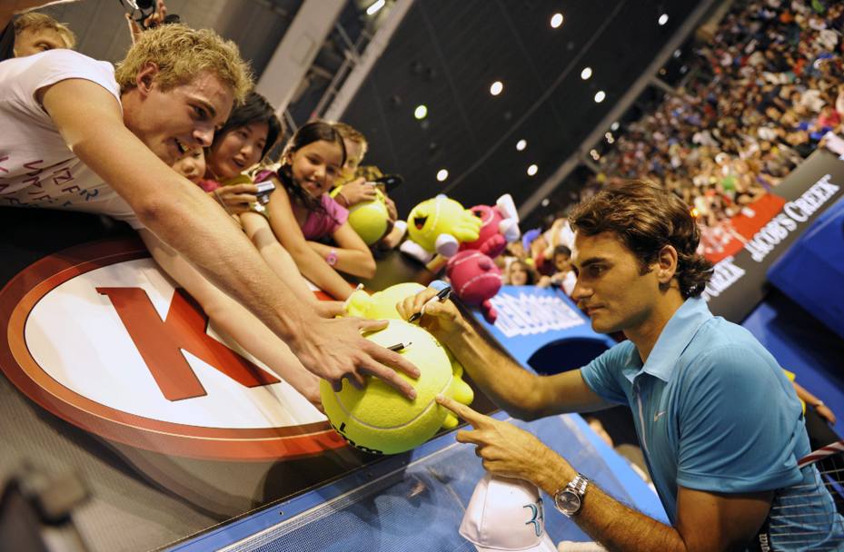 Il primo confronto tra Federer e Djokovic in uno Slam risale agli Australian Open del 2007, quando si sfidarono nei 16mi e lo svizzero si impose 6-2 7-5 6-3